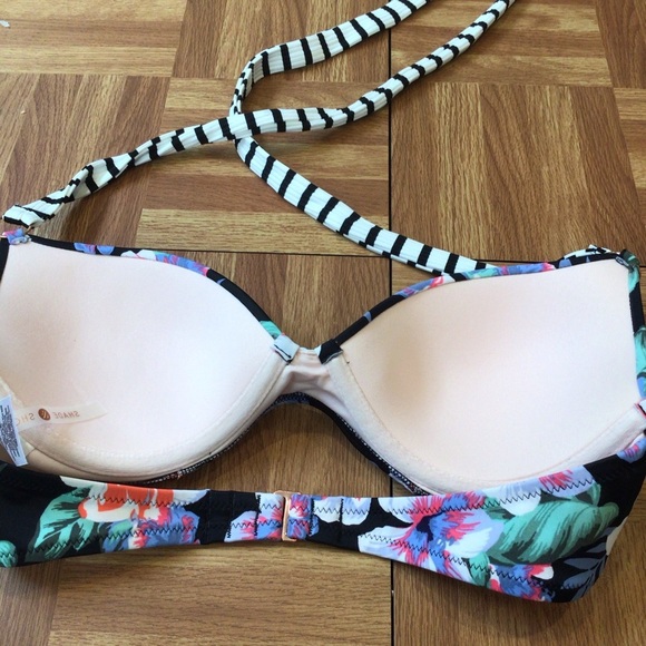 Shade & Shore Floral Light Lift Halter Bikini Top - Picture 7 of 11